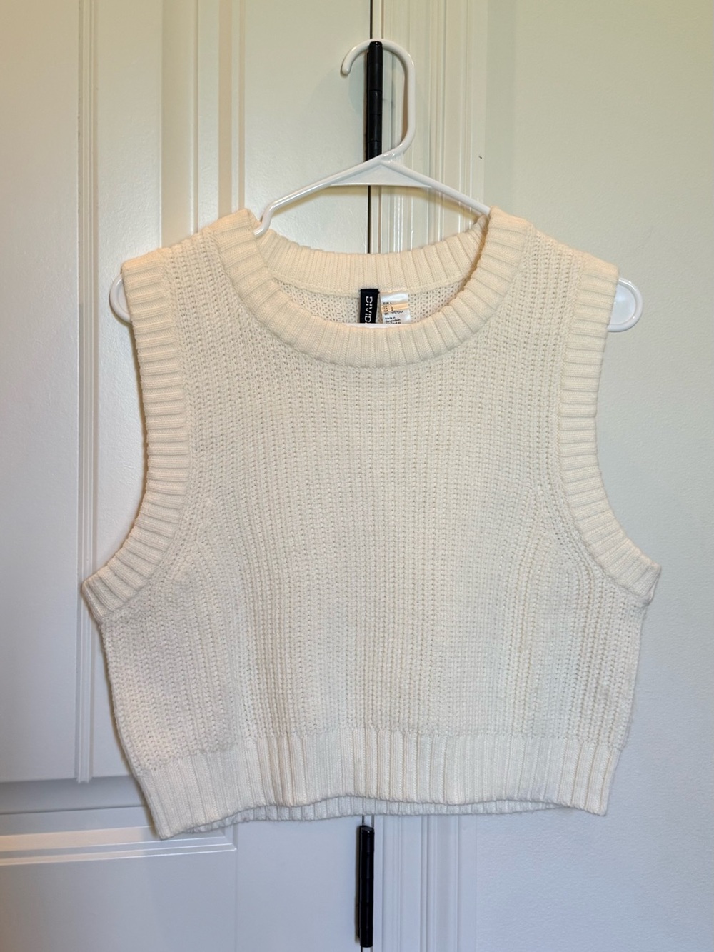 H&M White Knit Sleeveless Cropped Sweater Vest